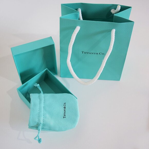 New Tiffany & Co. Jewelry Box, Dust Pouch and Gift Bag - Picture 4 of 10